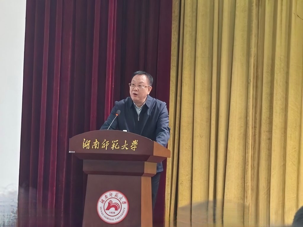 我校在第三届湖南省大学生职业规划大赛启动仪式上做经验分享