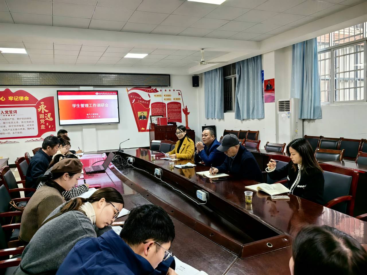 副校长李盖虎来电气学院调研.jpg