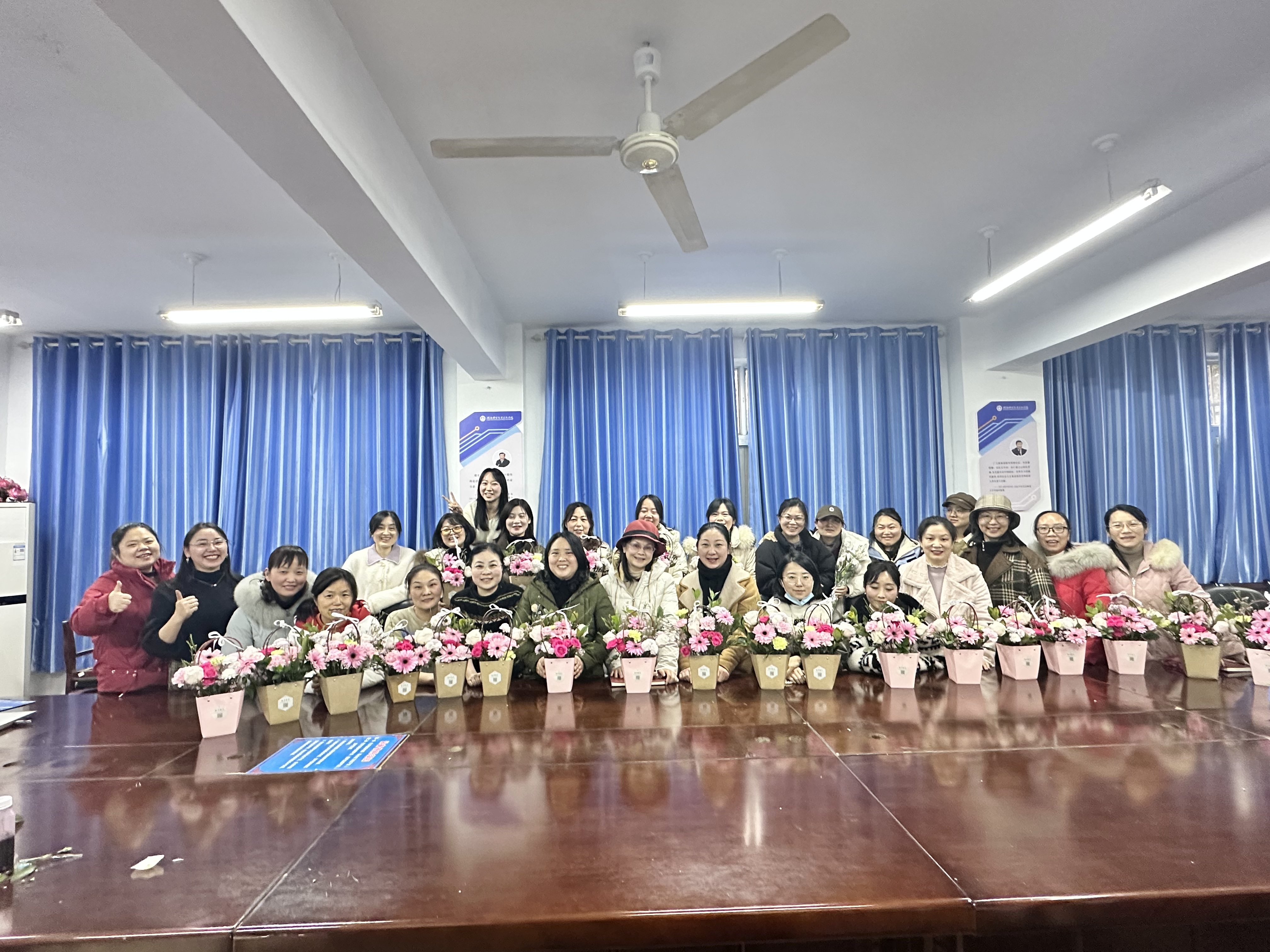 三八妇女节照片1.jpg