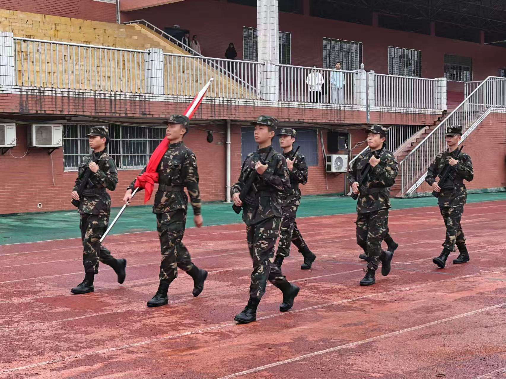 湖南机电职业技术学院现代服务学院:“新学期，新起点，不负韶华勇担当”升旗仪式