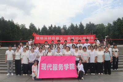 湖南机电职业技术学院现代服务学院：“砥砺深耕传薪火，赤诚初心映韶华”主题团日活动