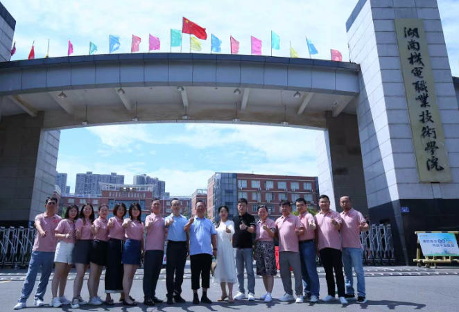 ​母校深情迎校友，携手共话新征程