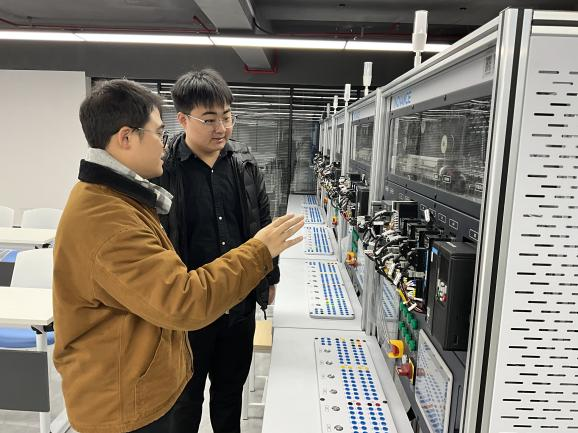 我院数字媒体专业教师赴智能装备学院产业学院开展考察调研