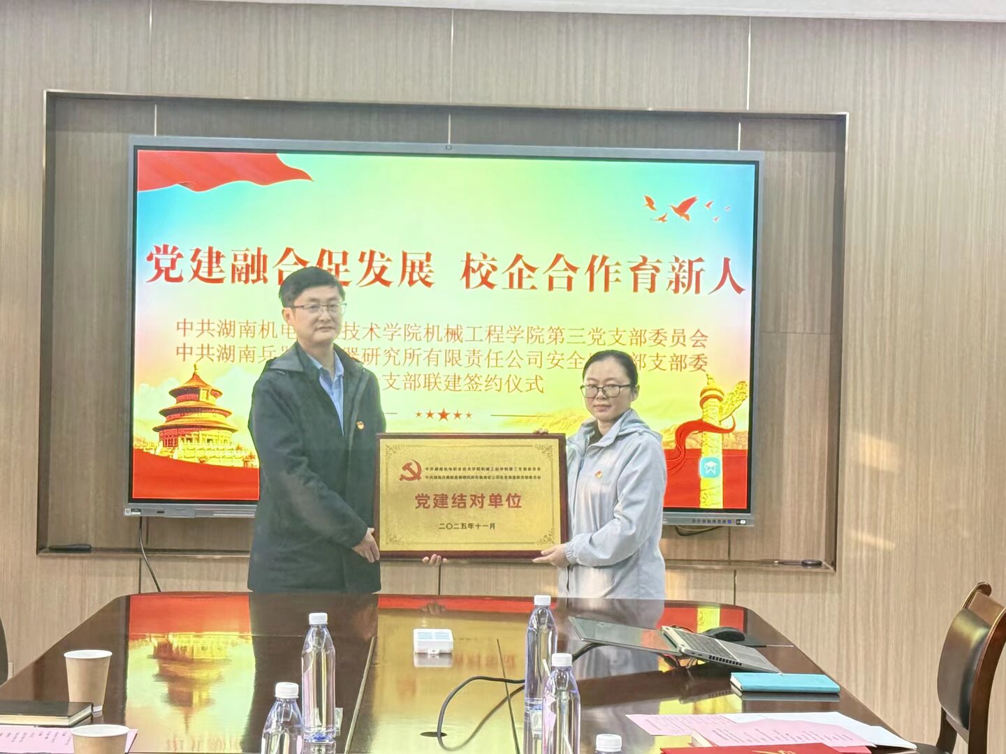 0F0F946863BF071A494328C17EFD11D2.jpg 0F0F946863BF071A494328C17EFD11D2.jpg