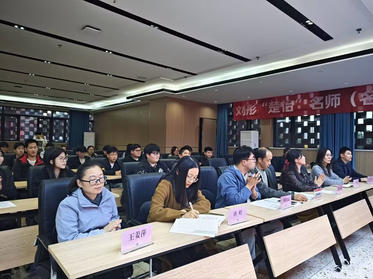 D1165614452CCD501237825DDEBCFA12.jpg D1165614452CCD501237825DDEBCFA12.jpg