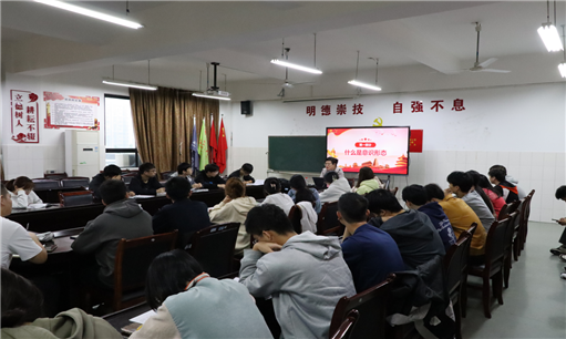 餐厅里的人们&#xA;&#xA;中度可信度描述已自动生成
