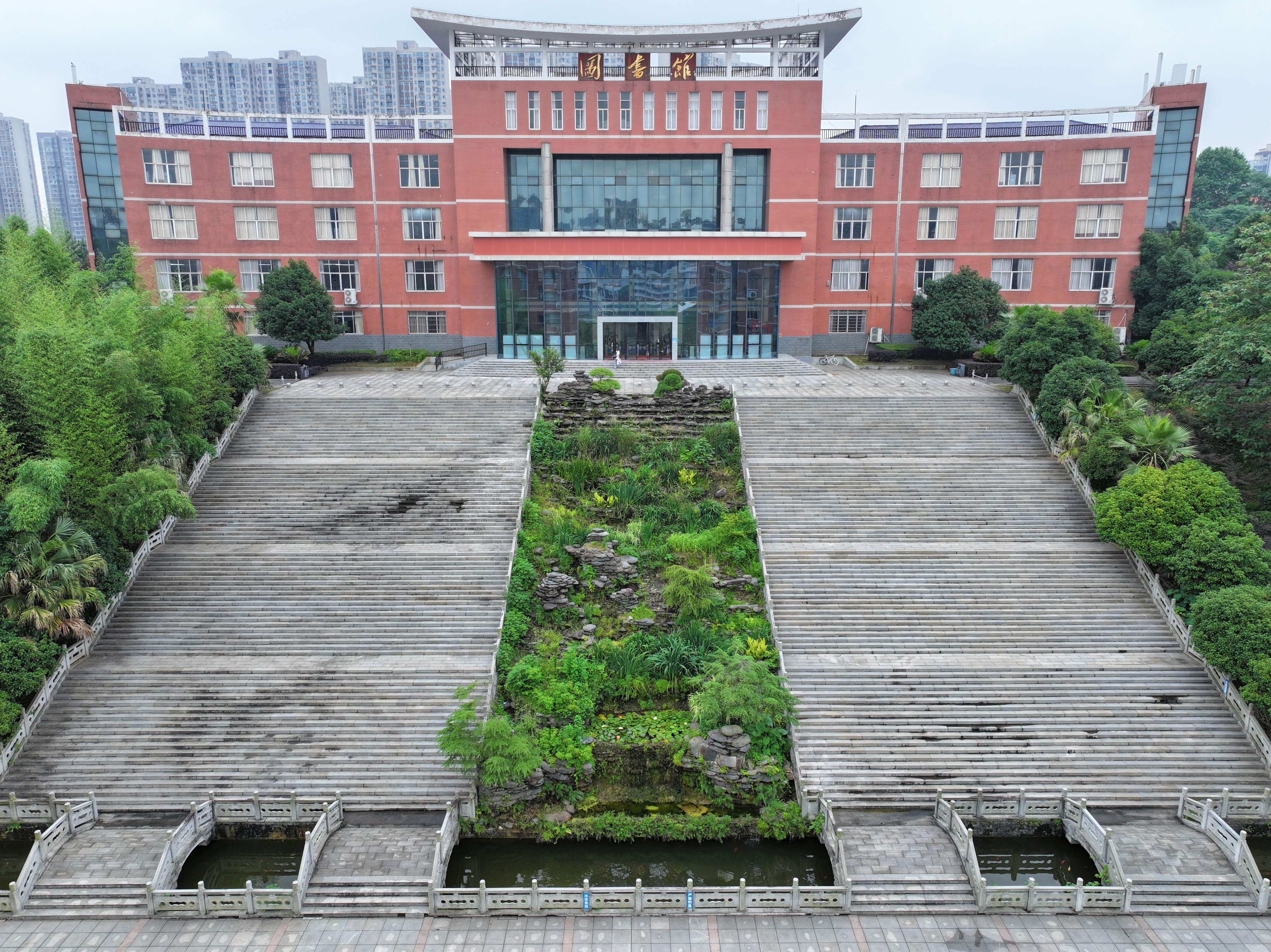 百步瀑