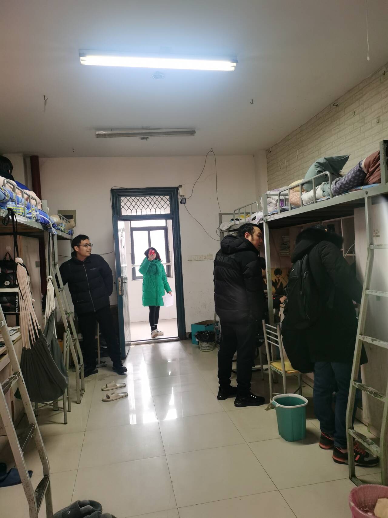 <strong>信息工程学院开展全体教师进宿舍安全检查活动</strong>