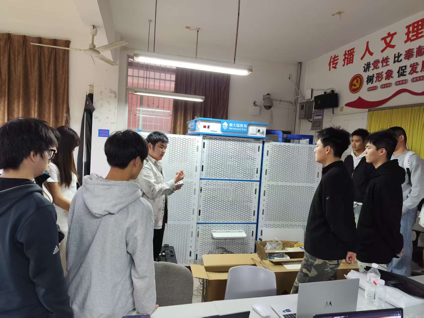 科创物联・互助共学：物联网社团零基础实训课堂顺利开展